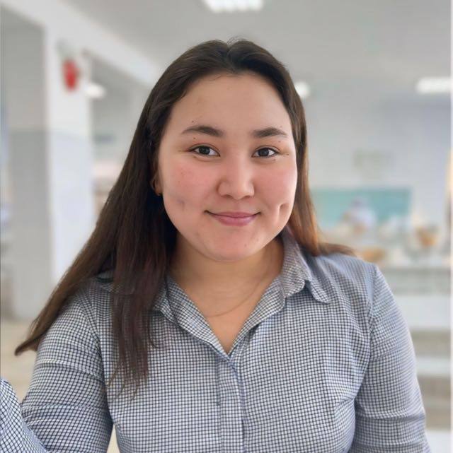 Индира Дуйсембаева — репетитор математики и информатики